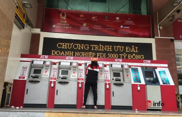 Cây ATM vắng khác thường ngày giáp Tết - Ảnh 3.