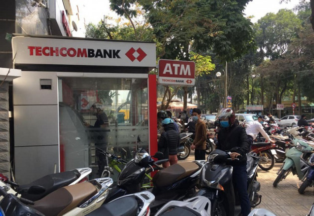 Cây ATM vắng khác thường ngày giáp Tết - Ảnh 9.