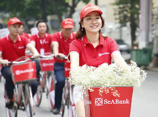 CEO SeABank: Chúng tôi đặt tạm KPI sang một bên để giữ công việc cho cán bộ nhân viên, giúp họ vượt qua khó khăn - Ảnh 2.