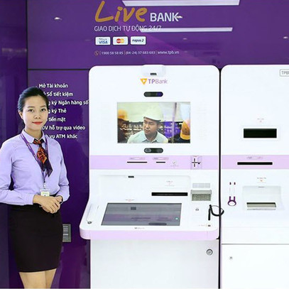 “Chạm” từ điện thoại đến điểm giao dịch: dịch vụ ngân hàng bây giờ “đỉnh” thế nào?