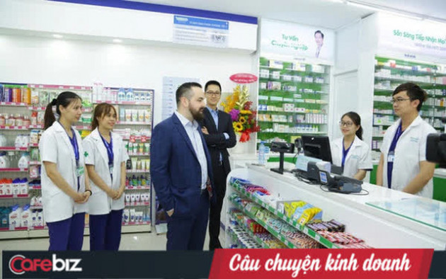 Chàng trai mồ côi cha mẹ, ngộ độc thuốc giả trở thành ‘ông trùm’ chuỗi nhà thuốc lớn nhất Việt Nam - Ảnh 2.