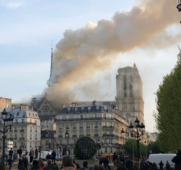  Cháy Nhà thờ Đức Bà ở Paris: Vì sao không thể chữa cháy từ trên không? - Ảnh 5.