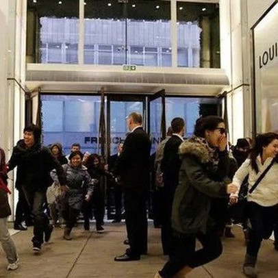Chi tiêu xả láng "bù" những ngày bị giãn cách: Người tiêu dùng Trung Quốc mua sắm ở cửa hàng sang trọng như đi chợ, nhiều món đồ xa xỉ cháy hàng dịp Tết