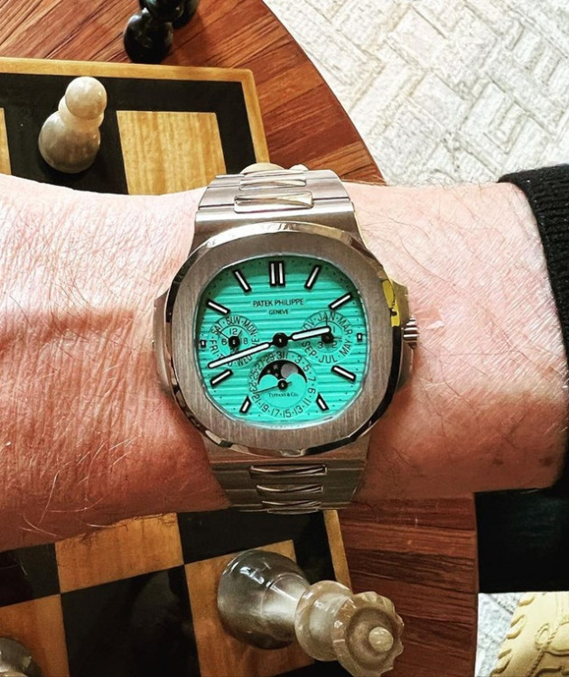 Chiếc đồng hồ Nautilus Ref. 5740 không thể định giá được Patek Philippe làm riêng cho tỷ phú Bernard Arnault - Ảnh 3.