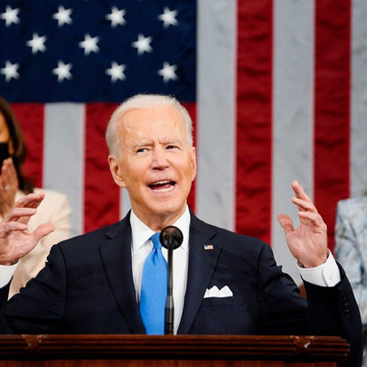 Chính quyền Biden tuyên bố xóa nợ hoàn toàn cho 300.000 sinh viên