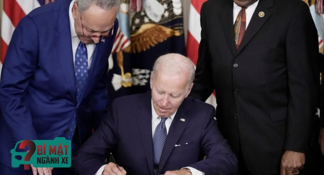 Chính sách xe điện ông Joe Biden mới ký: Treo lợi thế của VinFast "bằng sợi tóc"