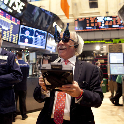 Chờ đợi gói kích thích bổ sung được thông qua, Dow Jones và S&P 500 kết thúc 3 phiên tăng điểm liên tiếp