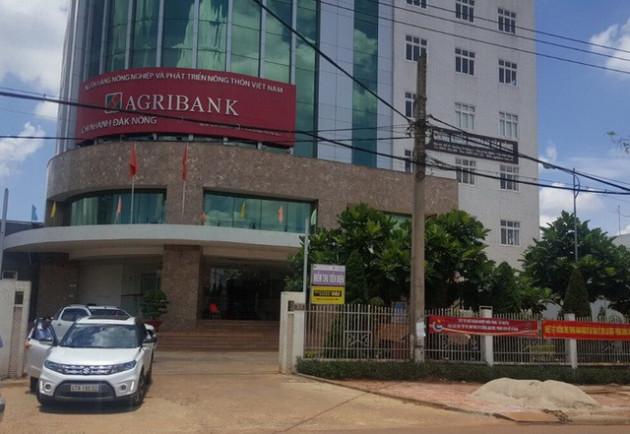 Cho rằng chống dịch tốt hơn tỉnh, Agribank Đắk Nông đưa đoàn ra miền Trung... giao lưu thể thao