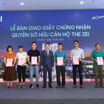 Chủ đầu tư HDMon Group bàn giao sổ hồng căn hộ The Zei