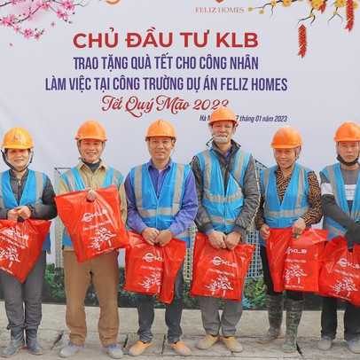 Chủ đầu tư KLB tặng quà Tết 600 công nhân công trường Feliz Homes