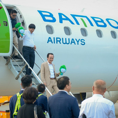 Chủ tịch Bamboo Airways cùng hành khách bay thẳng Hà Nội - Côn Đảo ngày khai trương