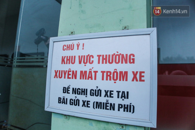 Chùm ảnh: Khổ sở rồng rắn” xếp hàng tại trạm ATM chờ rút tiền ngày cận Tết Canh Tý - Ảnh 16.