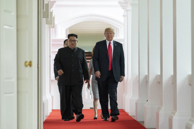  Chùm ảnh: Sự tương tác thú vị giữa Tổng thống Trump và lãnh đạo Triều Tiên Kim Jong-un - Ảnh 9.