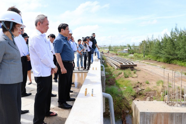 Chùm ảnh: Thủ tướng khảo sát một số dự án trọng điểm tại Bạc Liêu - Ảnh 5.