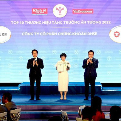 Chứng khoán DNSE nhận giải thưởng Top 10 thương hiệu tăng trưởng ấn tượng 2022