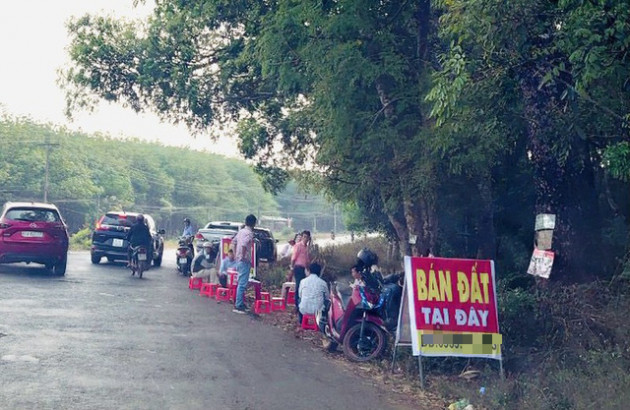 Chứng khoán lên đỉnh, tấc đất hóa tấc vàng: Nhạc dừng, bữa tiệc kết thúc? - Ảnh 2.