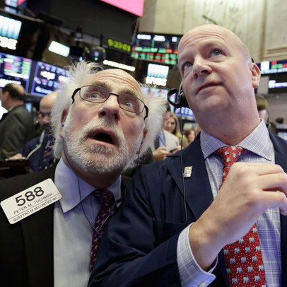 Chứng khoán Mỹ đã có dấu hiệu khả quan hơn, Dow Jones tăng hơn 400 điểm