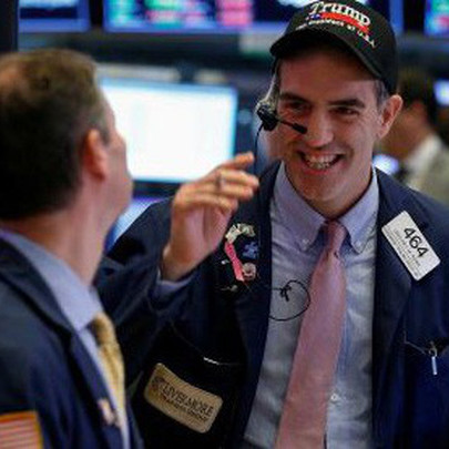 Chứng khoán Mỹ đồng loạt tăng điểm, S&P 500 và Dow Jones đều vượt ngưỡng quan trọng