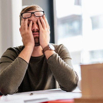 Chứng khoán "phút chốc đảo chiều" giảm sốc phiên đầu tháng, nhà đầu tư nên làm gì?