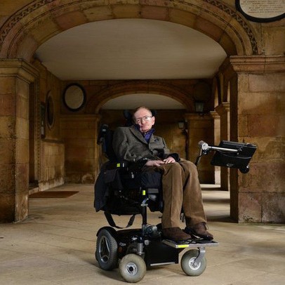 Chuyện ít biết về con gái nuôi người Việt của nhà bác học vĩ đại Stephen Hawking