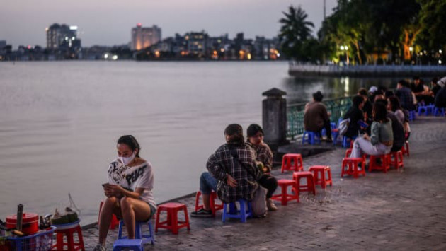 CNN: Thành phố đầy ắp tiếng cười khi nhịp sống thường nhật quay trở lại ở Việt Nam - Ảnh 2.