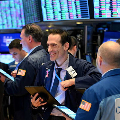 Cổ phiếu Apple rớt giá lần đầu tiên trong 6 phiên, S&P 500 và Nasdaq vẫn chạm đỉnh lịch sử
