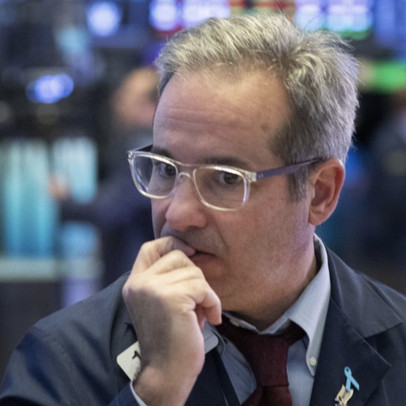 Cổ phiếu công nghệ đánh mất đà tăng, Dow Jones rớt hơn 200 điểm