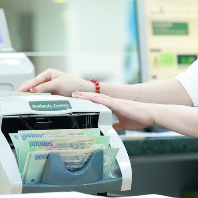Cổ phiếu ngân hàng hồi mạnh cuối phiên, VCB tăng ấn tượng