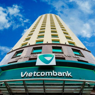 Cổ phiếu Vietcombank tăng mạnh, vốn hóa gần bằng cả Vinhomes và Vingroup cộng lại