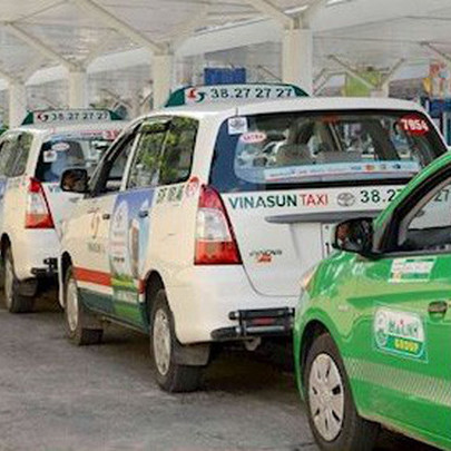 "Cởi trói" cho taxi truyền thống để cạnh tranh công bằng với Grab