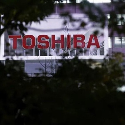 Con đường nào đưa Toshiba từ biểu tượng về thiết bị điện tử, năng lượng hạt nhân... đến bán mình, hủy niêm yết?