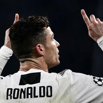 Cristiano Ronaldo lập "hat-trick", cổ phiếu của Juventus lập tức vọt tăng 30%