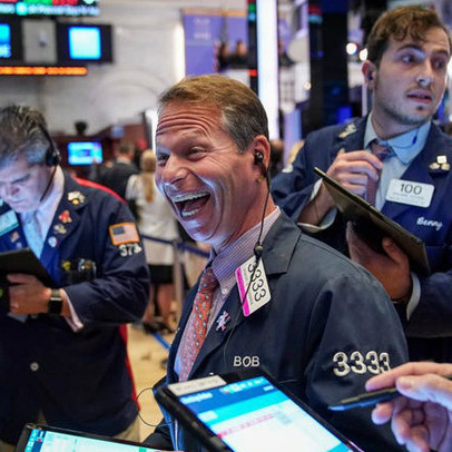 Cú "quay xe" ngoạn mục của chứng khoán Mỹ: Giảm sốc đầu phiên nhưng đồng loạt "xanh mướt" lúc đóng cửa