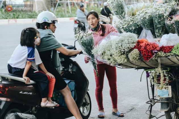 Cúc hoạ mi vào vụ mùa, nông dân Hà Nội hớn hở chào mừng khách đến mua hoa và chụp ảnh - Ảnh 19.