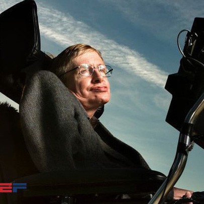 Cuộc đời sóng gió của Stephen Hawking: Bộ óc thiên tài trong thân hình teo tóp, hạnh phúc mỉm cười dưới vực thẳm bi quan