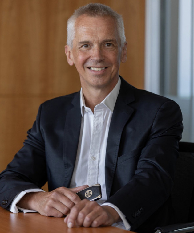 Cựu Giám đốc thiết kế của Vertu Signature ra mắt thương hiệu điện thoại cao cấp XOR - Ảnh 1.