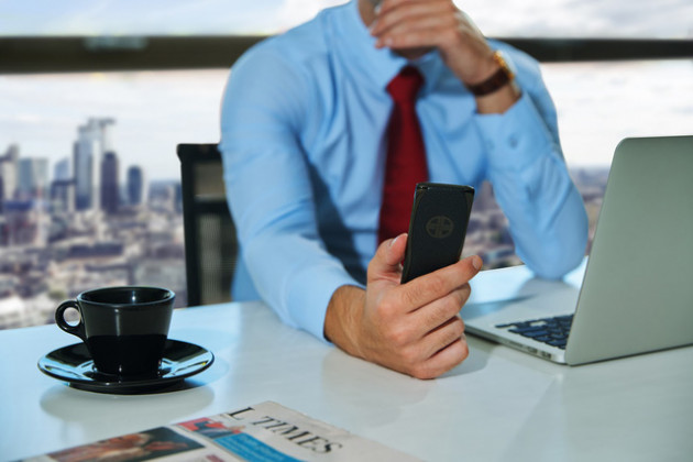 Cựu Giám đốc thiết kế của Vertu Signature ra mắt thương hiệu điện thoại cao cấp XOR - Ảnh 2.