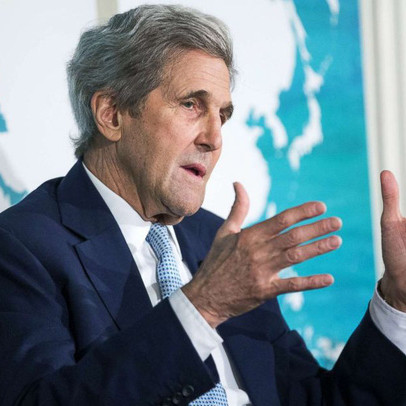 Cựu Ngoại trưởng John Kerry: Ông Trump nên từ chức