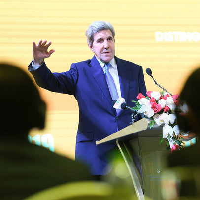 Cựu Ngoại trưởng Mỹ John Kerry: Chúng ta không nhất thiết là tù nhân phụ thuộc vào than!