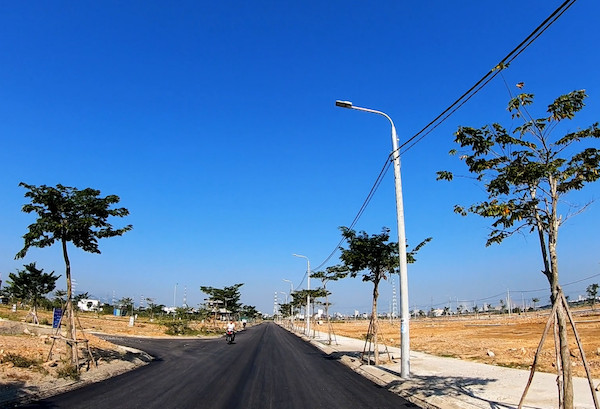 Đà Nẵng: Nhân viên phòng đăng ký đất đai cho cò đất “mượn” 19 sổ đỏ của dân - Ảnh 2.