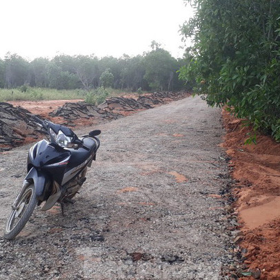 Dân tự ý làm đường nhựa trên đất nông nghiệp để phân lô bán nền ở Phan Thiết