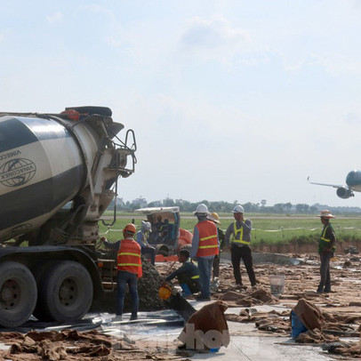 Đang cao điểm hè, vì sao Bộ Giao thông 'lôi' 2 sân bay ra sửa?