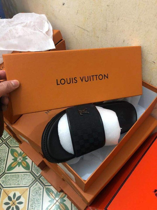 Đánh sập website doanh thu hơn 20 tỉ đồng từ bán sản phẩm giả Gucci, Louis Vuitton, Hermers - Ảnh 1.