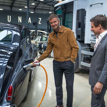 Danh thủ David Beckham 'chơi lớn' khi mua 10% cổ phần hãng xe điện hóa Rolls-Royce, Jaguar và Range Rover