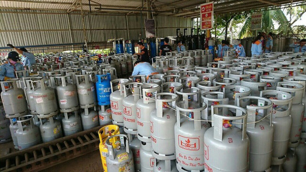 Đầu năm 2019 giá gas tăng 4.000 đồng/bình 12 kg - Ảnh 1.