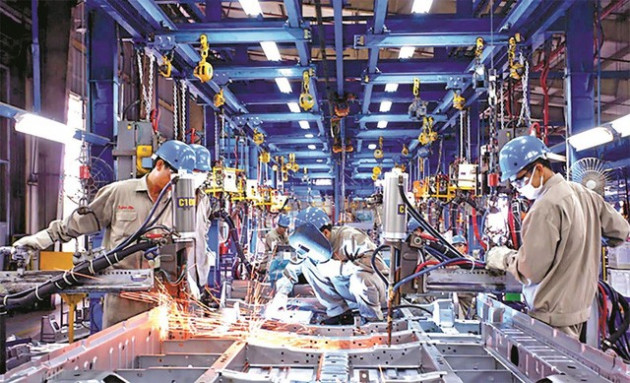 Đầu tư cổ phiếu nhóm ngành nào để buôn may bán đắt đầu năm? - Ảnh 2.