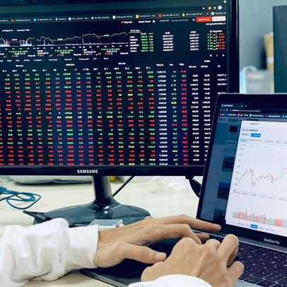 Đầu tư quỹ mở có sinh lời tốt hơn tự đầu tư chứng khoán?