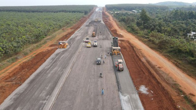 Đề xuất Chính phủ gỡ khó 620.000 m3 đất đắp cao tốc Phan Thiết - Dầu Giây