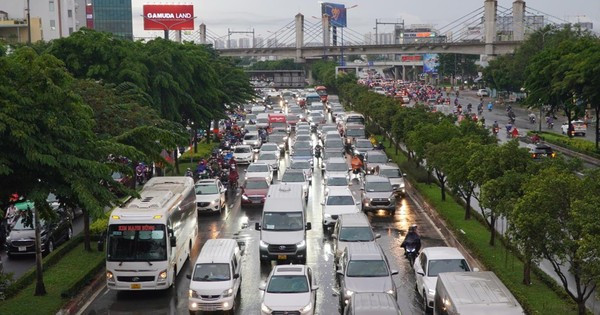 Đề xuất thu phí ô tô vào trung tâm TPHCM: Băn khoăn, lo ngại