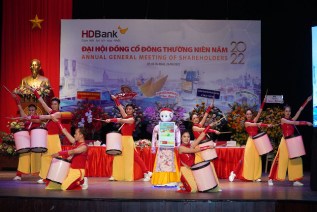 [Live] ĐHCĐ HDBank: Năm 2022 chia cổ tức bằng cổ phiếu tỷ lệ 25%, chính thức có HĐQT và BKS nhiệm kỳ mới, bà Lê Thị Băng Tâm tiếp tục làm cố vấn ngân hàng - Ảnh 2.